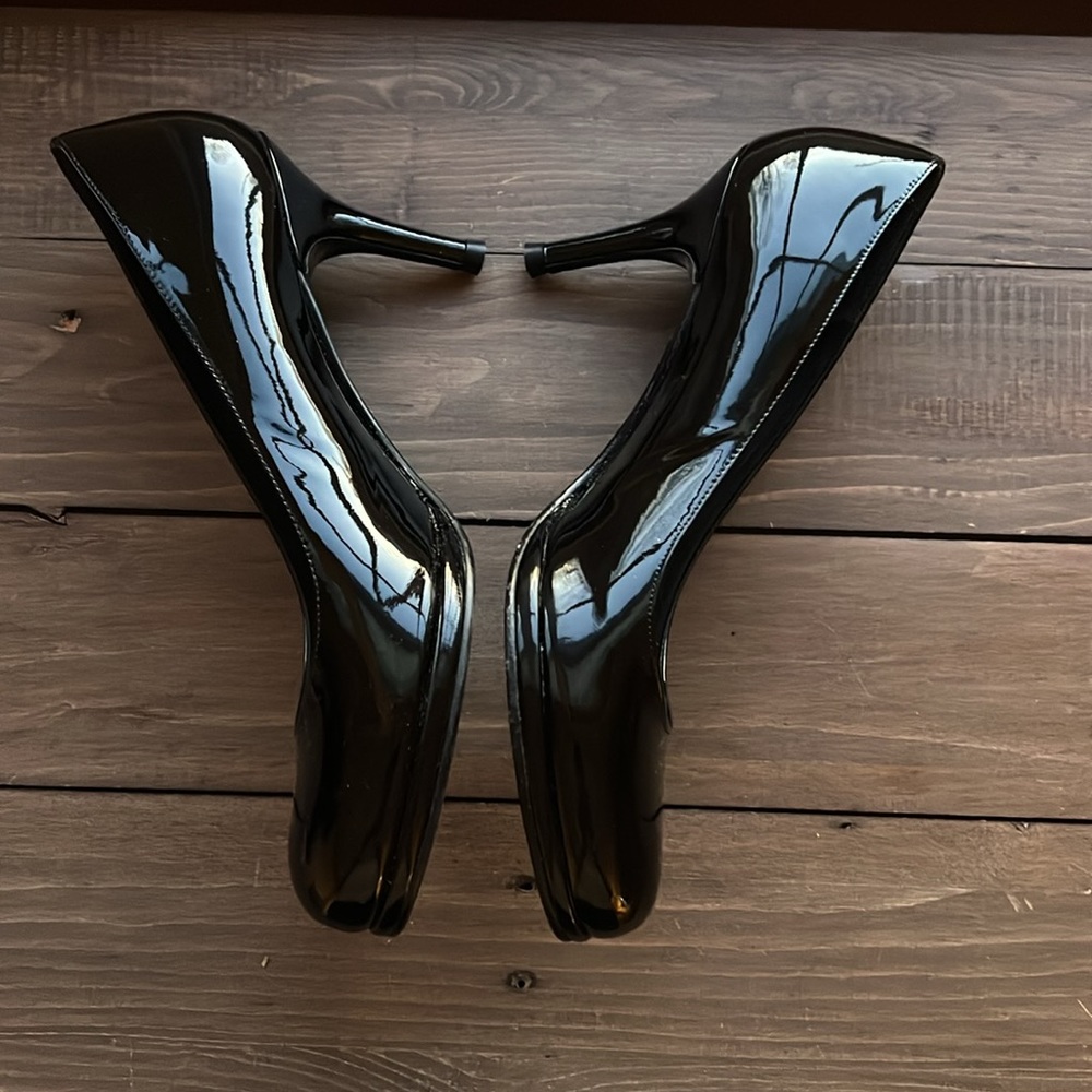 EUC Stuart Weitzman black patent leather pumps sz 7 - Picture 2 of 7